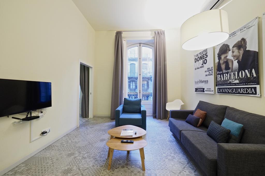 Uma Suites Pau Claris Barcellona Esterno foto